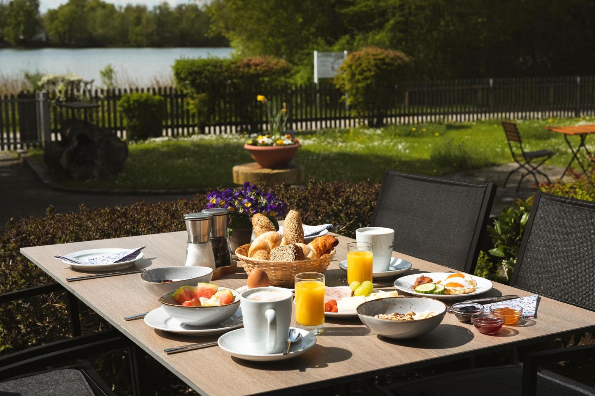 Sopherl Am See - Fruehstueck Auf Der Seeterrasse, Sehr Ruhig Und Wunderschoen Am See, 3 Minuten Nach Oberpfaffenhofen, Viele Radtouren, Restaurants & Cafes In Der Umgebung Weßling المظهر الخارجي الصورة