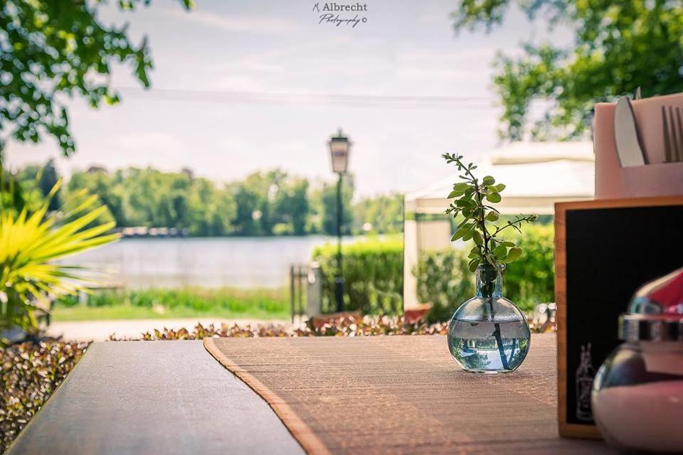 Sopherl Am See - Fruehstueck Auf Der Seeterrasse, Sehr Ruhig Und Wunderschoen Am See, 3 Minuten Nach Oberpfaffenhofen, Viele Radtouren, Restaurants & Cafes In Der Umgebung Weßling المظهر الخارجي الصورة