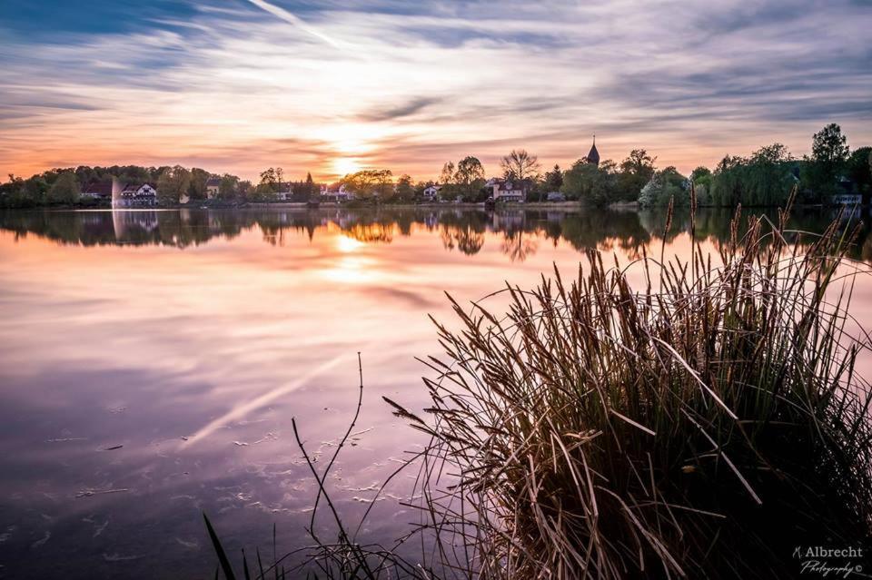 Sopherl Am See - Fruehstueck Auf Der Seeterrasse, Sehr Ruhig Und Wunderschoen Am See, 3 Minuten Nach Oberpfaffenhofen, Viele Radtouren, Restaurants & Cafes In Der Umgebung Weßling المظهر الخارجي الصورة